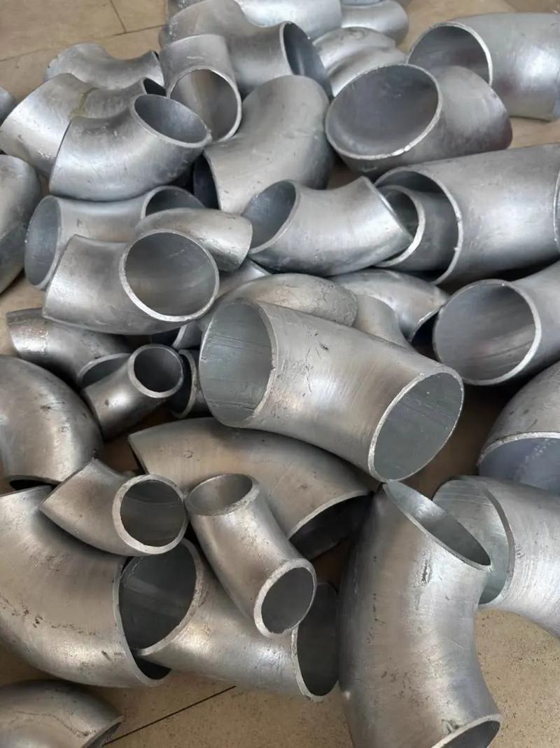 镀锌管焊接弯头护栏的优势与应用